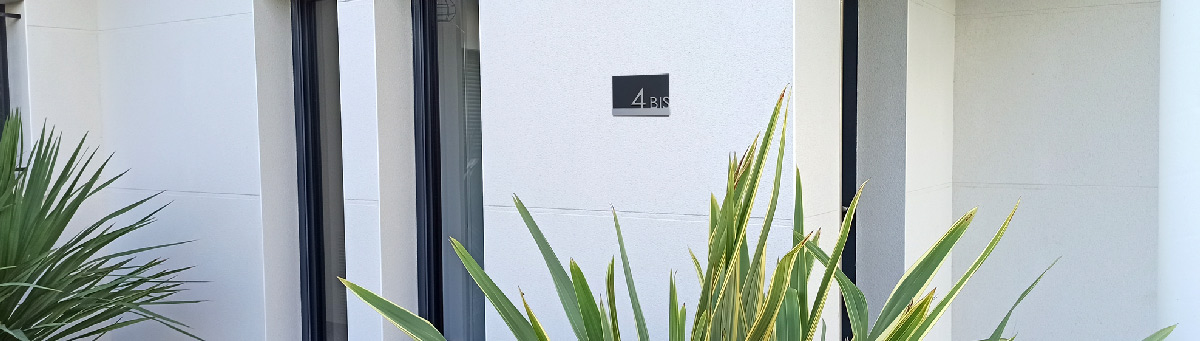 Numéros de maison modernes, alucobond et acrylique noir 2 verticaux Adresse  résidentielle contemporaine Plaque Numéro de porte -  France